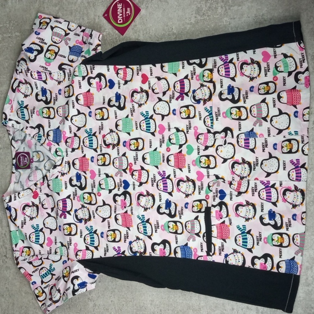 🎁 Divine Scrubs Merry Penguins Top